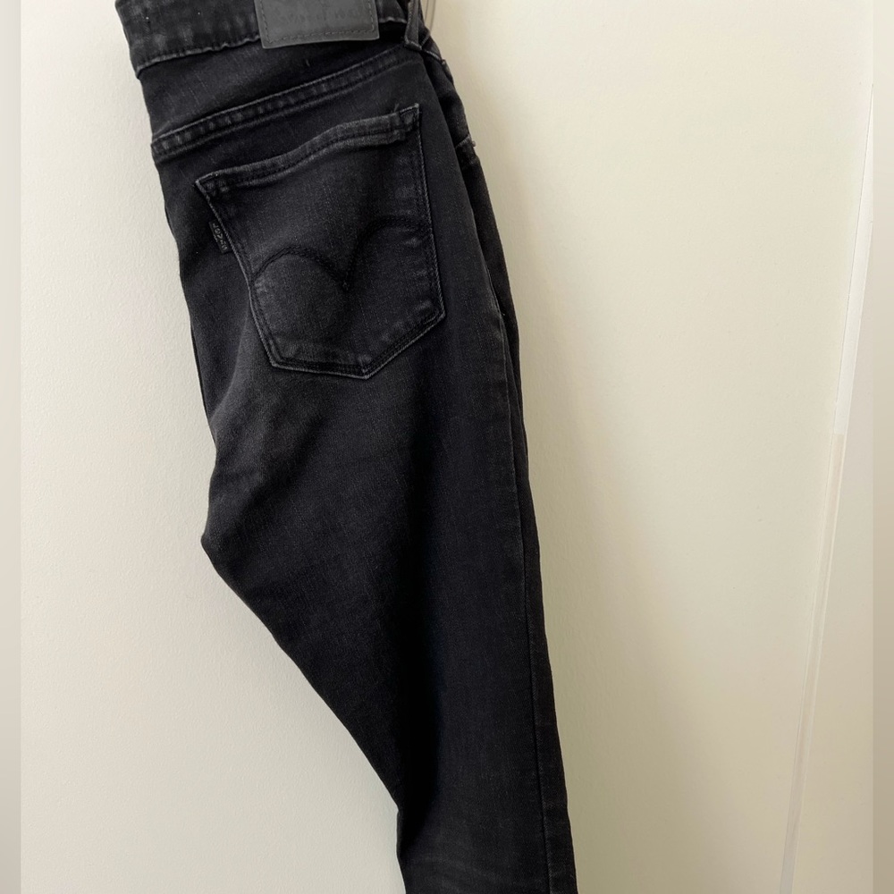 Levi’s black skinny jeans
